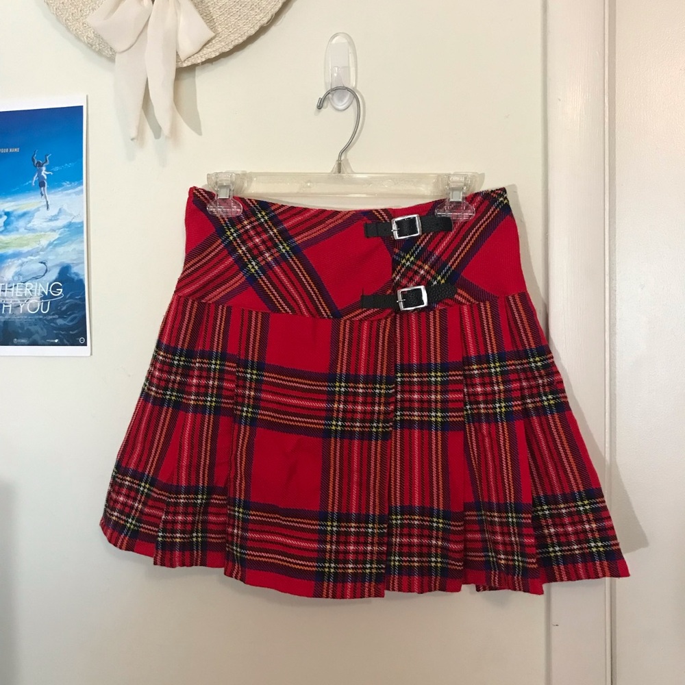 Red plaid kilt mini skirt with buckles